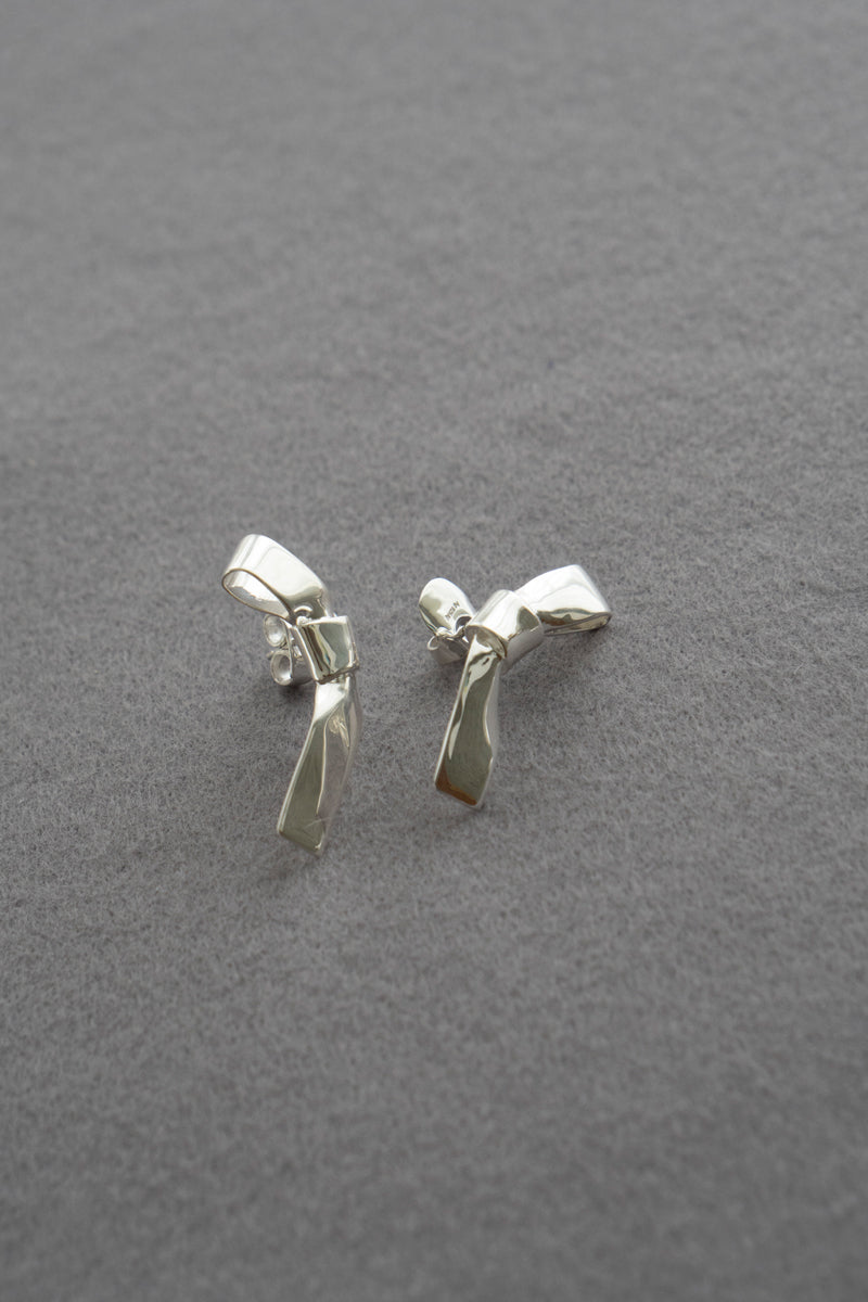 ANNIKA INEZ Cravat pierced earrings アニカイネズ リボンピアス /SV