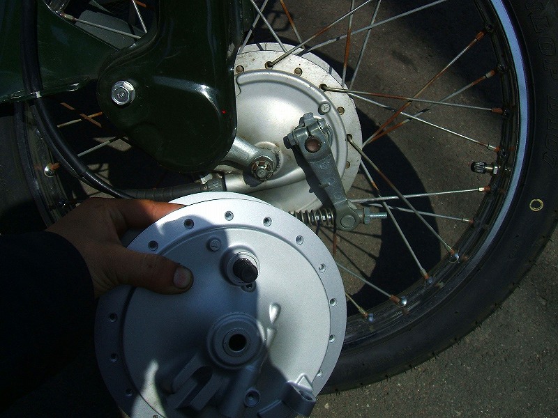 スーパーカブの足回り、ブレーキ強化、スポーク張替