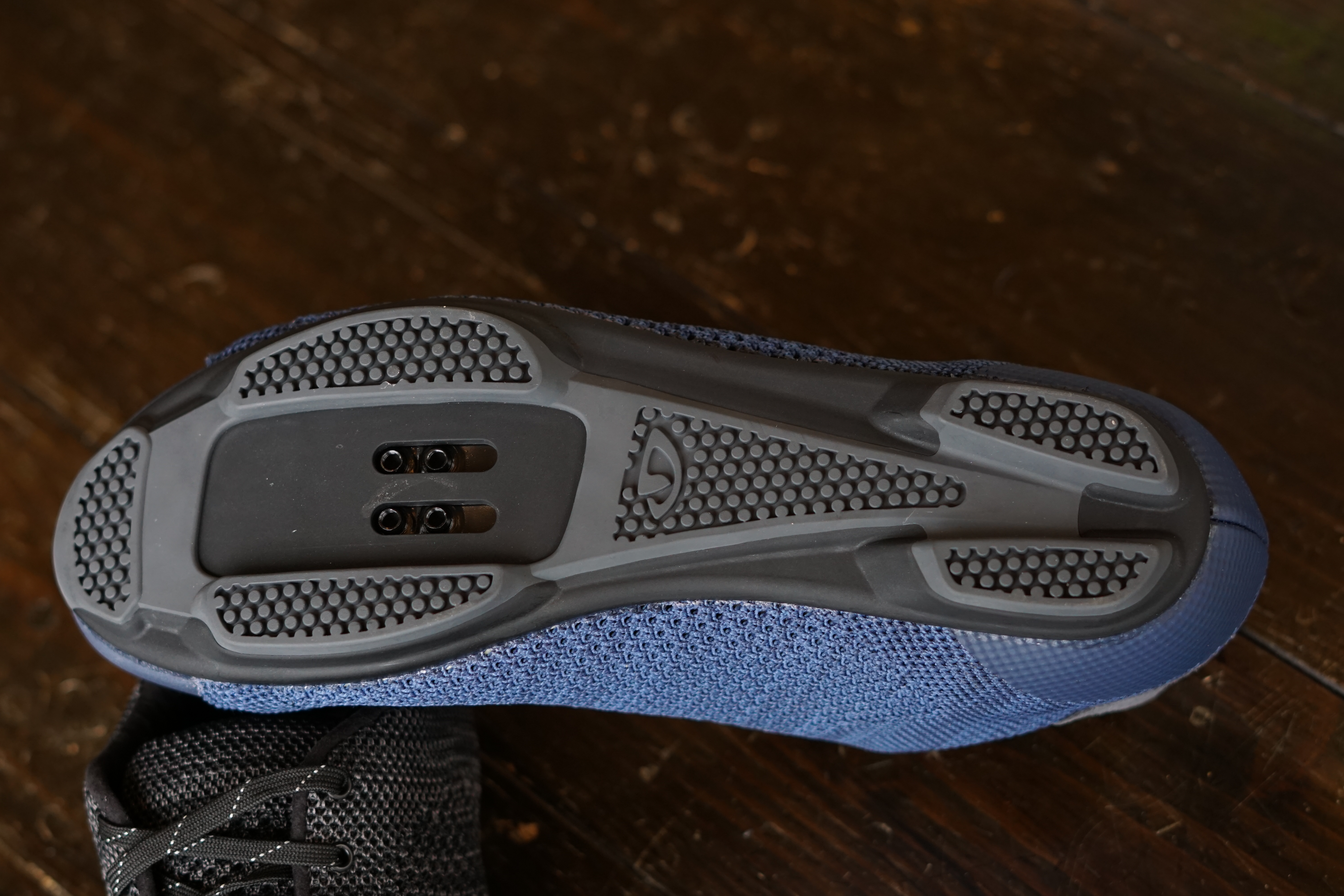 ロード用SPDシューズにニット採用モデルが新登場！GIRO REBUBLIC R