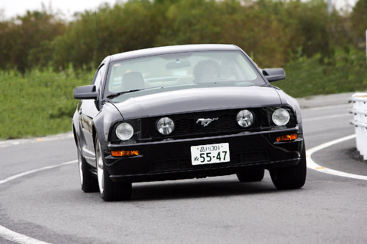 フォード・マスタングV8 GTクーペ プレミアム（FR/5AT）【ブリーフ