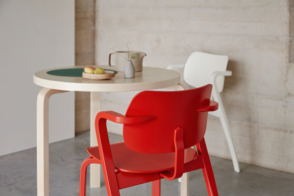 テーブル 90B（d. 75）ブラック リノリウム – Artek Tokyo Store