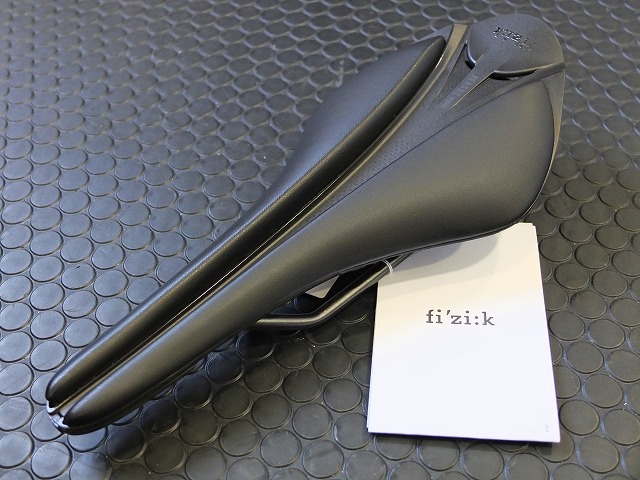 フィジーク ヴァーサス EVO アリオネ 00 レギュラー幅 173g Fizik