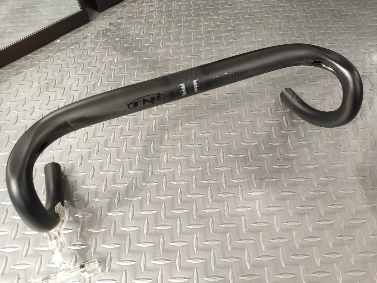 TNI プロトンカーボンハンドル TNI Peloton カーボンハンドル 42cm