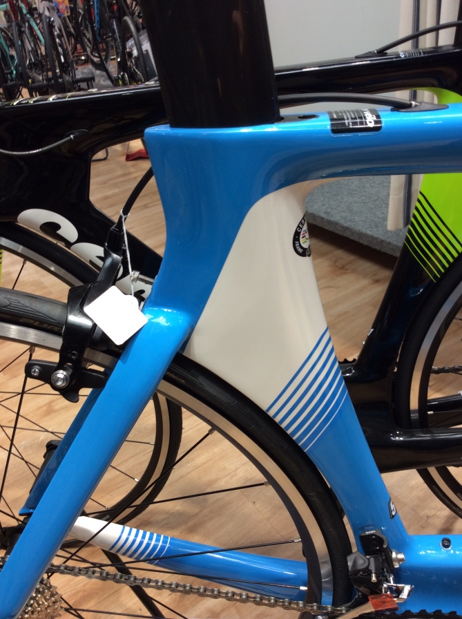 コスパの良いTTバイク！！】CERVELO P2 | Y's Road 新橋トライアスロン館