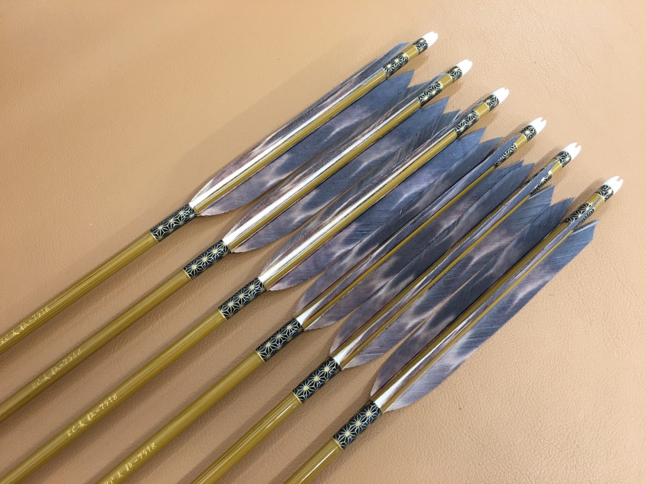 KC麦粒カーボン8023 96cm 黒鷲尾羽 オーダー矢 KC麦粒カーボン矢 黒