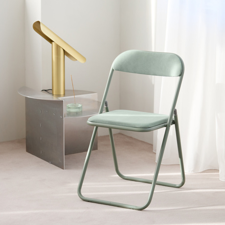 PIPE CHAIR》美しく並べて、美しく収納する、古くて新しい「パイプ椅子