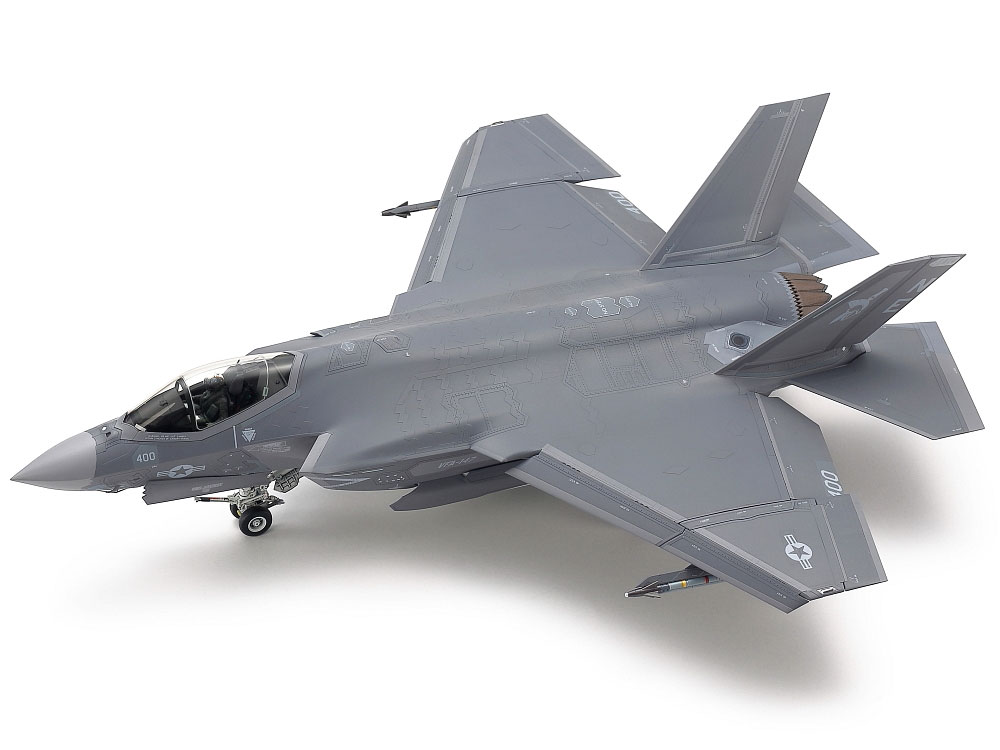 1/48 ロッキード マーチン F-35C ライトニングII: スケールモデル