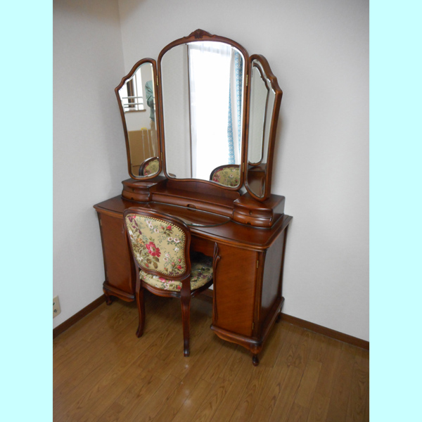 人気のアンティーク猫脚ドレッサー - 鏡台・ドレッサーの専門店 大川の