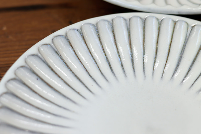 雅峰窯】6寸皿/しのぎ/白/（径 20.5cm） | 【丹波のイロドリ】丹波焼