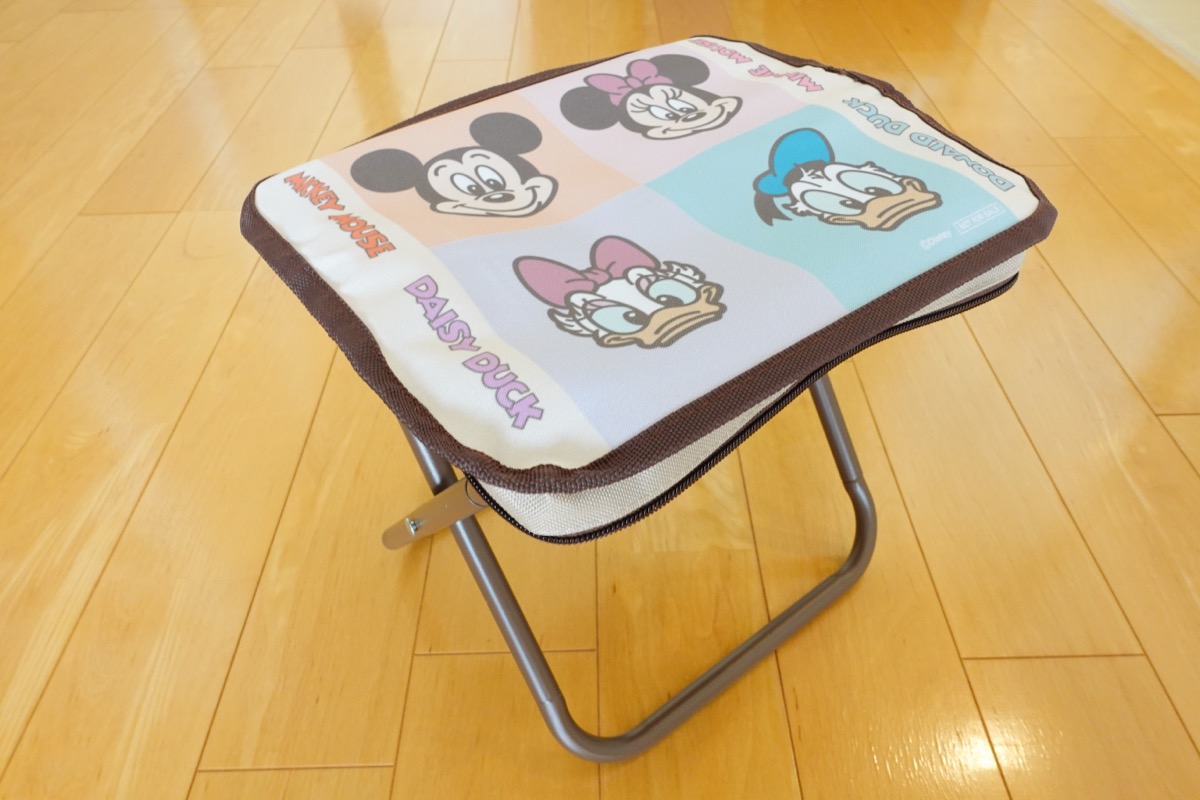 宝島社のDisney Characters「しっかり座れる！ 折りたたみチェアBOOK