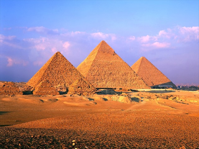 世界で最も有名な古代遺跡「ギザの三大ピラミッド」】いまだに解明され