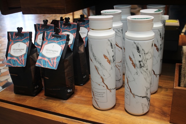 世界に6店舗のみのスタバ！しかも元郵便局】コーヒー王国のイタリア