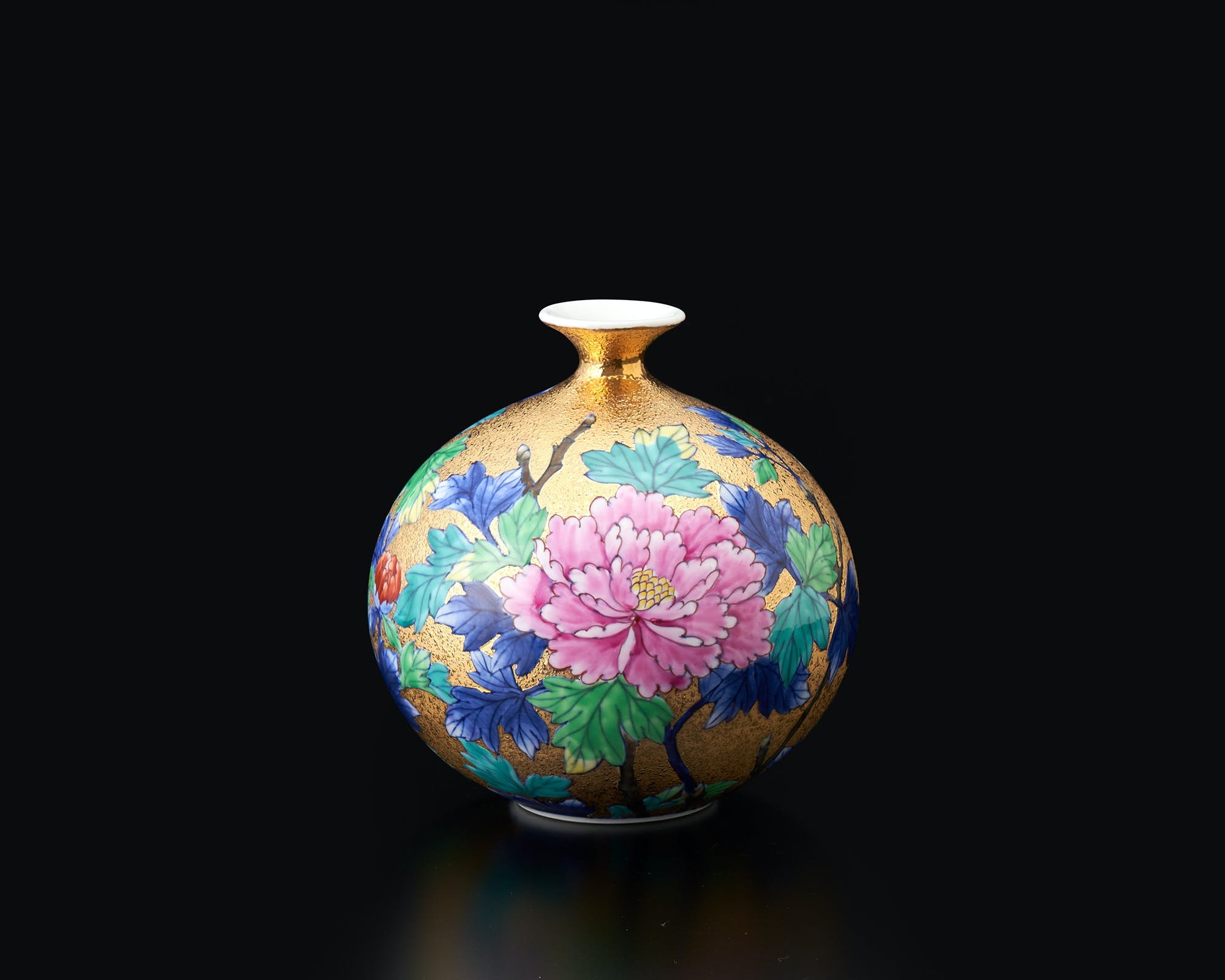 花器「ミニ花瓶 金彩牡丹図」 金龍窯 江口天童 有田焼 陶磁器 – Takumi