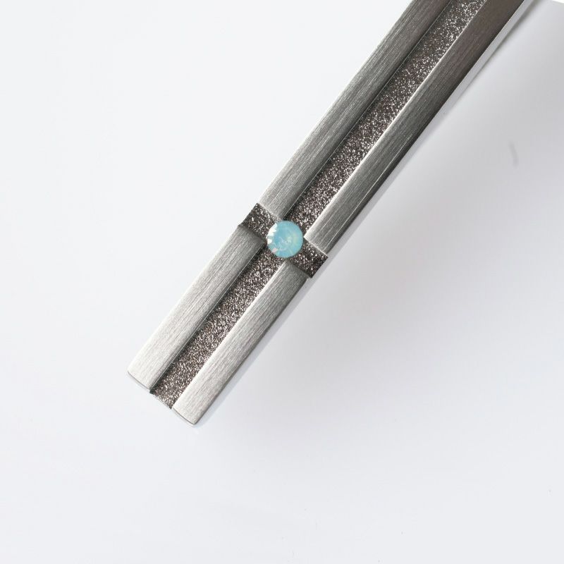 クラシカルで上品な四角形プラチナベースのダイヤモンド ネクタイピン