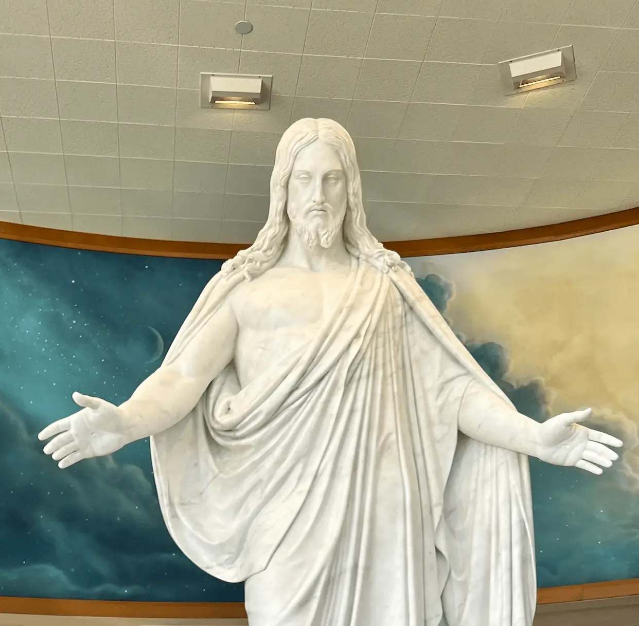 New statue of Jesus Christ unveiled at Oakland Temple Visitors