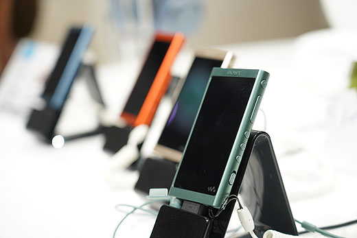 Sony NW-A50 ウォークマン SDカードとケーブル付き microSDカードを