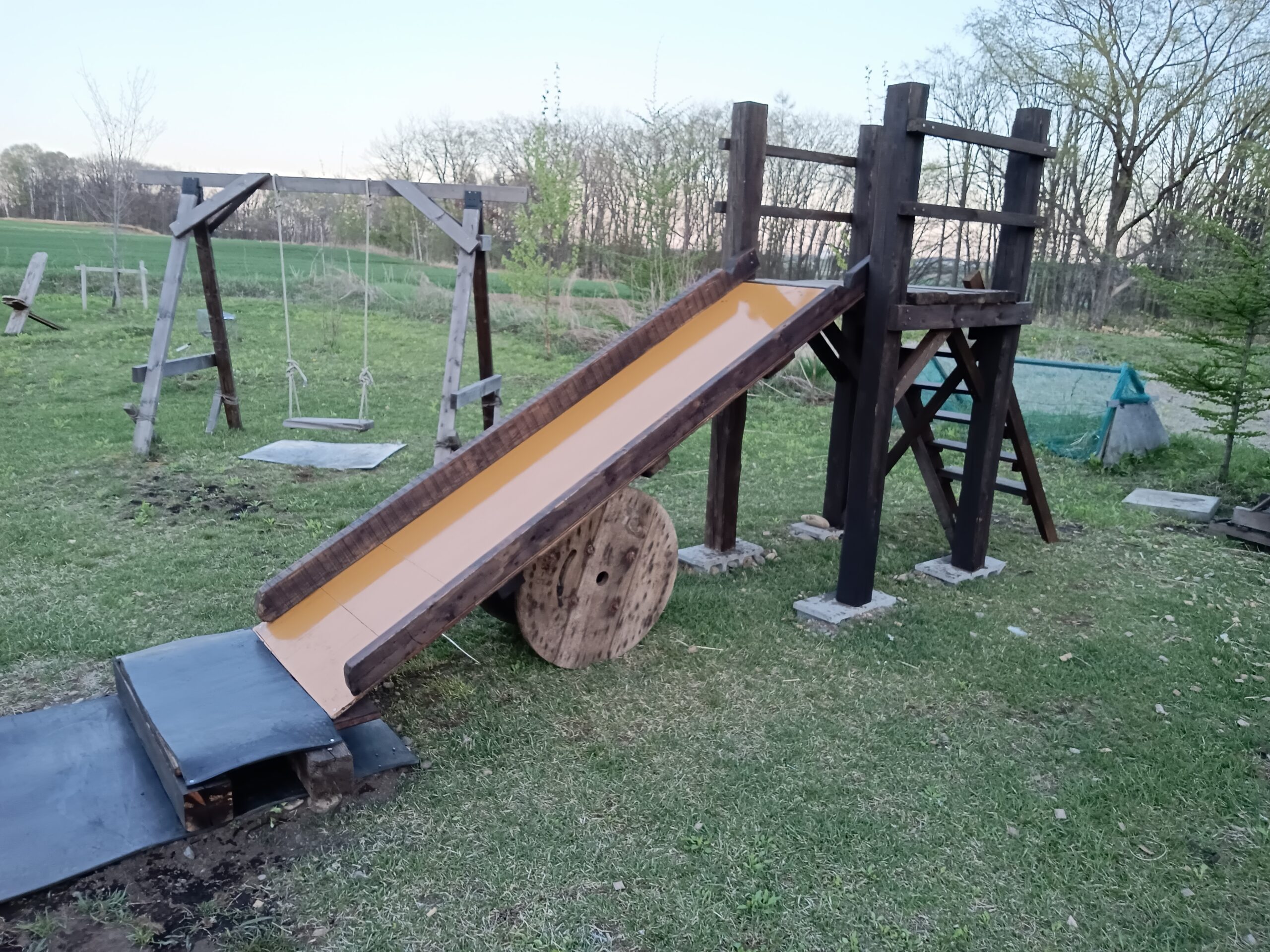 庭に滑り台をDIY– DIY Backyard Slide Build (Outdoor Play Equipment