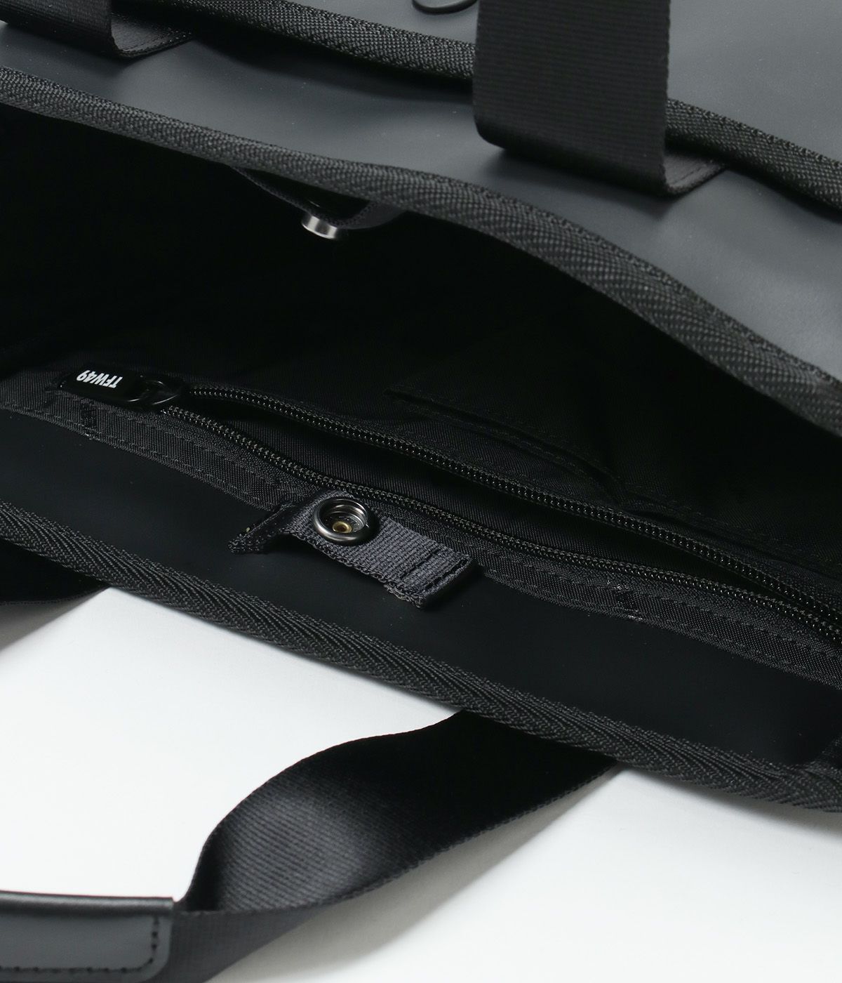 LEATHER ROUND BAG | TFW49（ティーエフダブリュー）Official EC Store