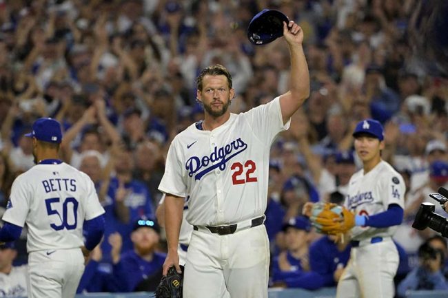 大谷翔平も拍手＆ハグ！ カーショーが通算3000奪三振でドジャー