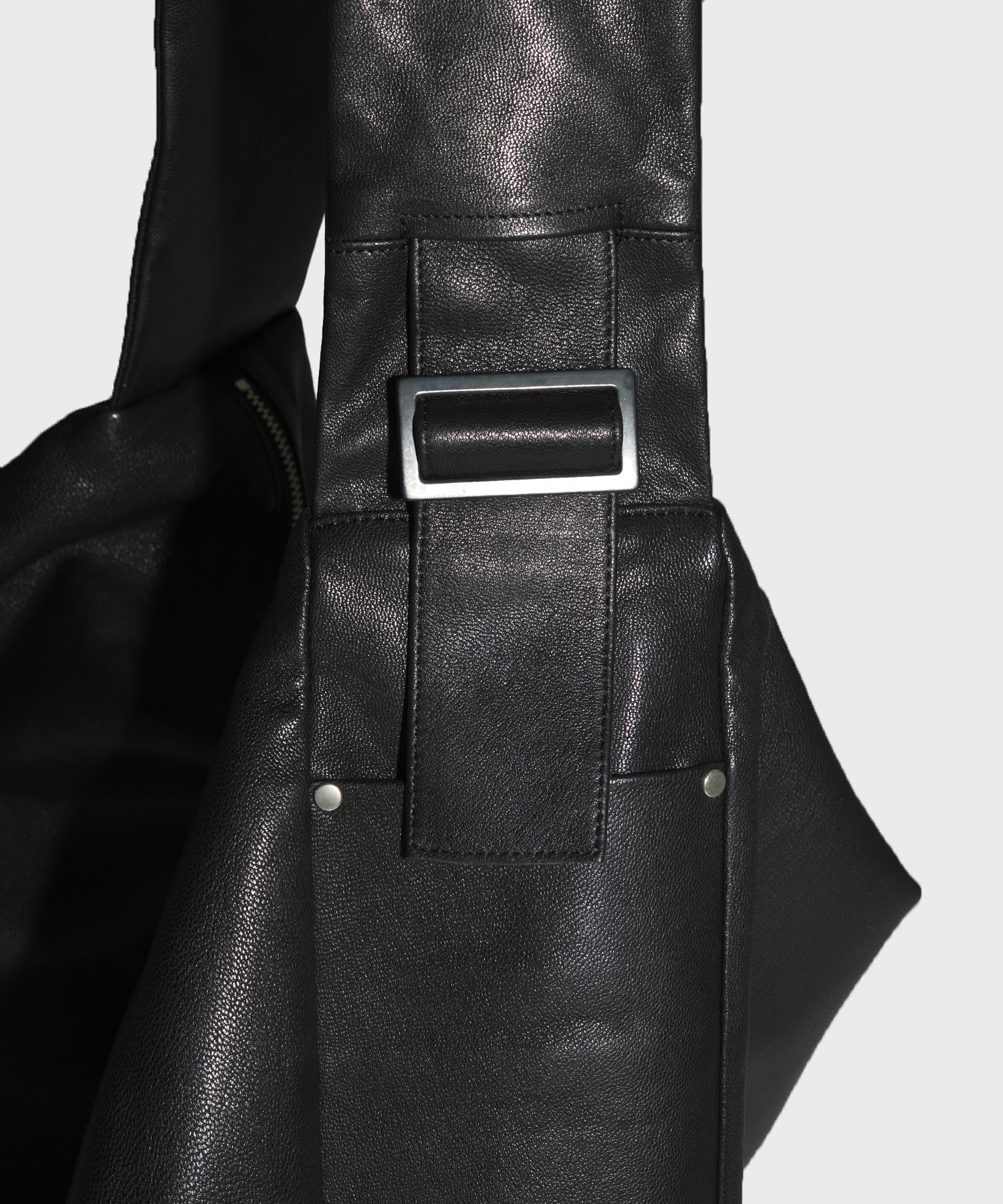 SHIRRING HANDLE LEATHER SHOULDER BAG(Free BLACK): ssstein: MENS
