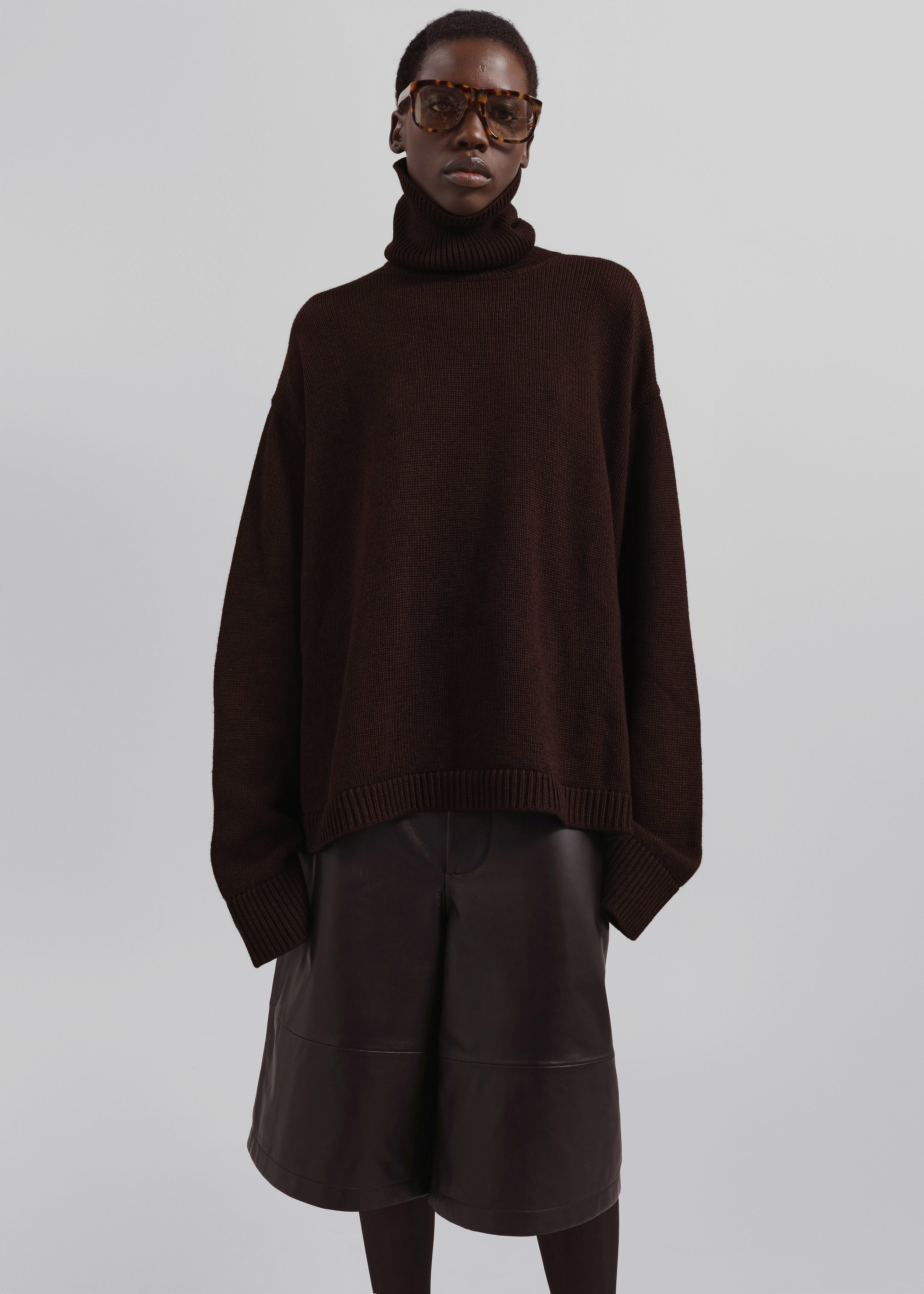 Rhea Trapeze Turtleneck - Navy – The Frankie Shop