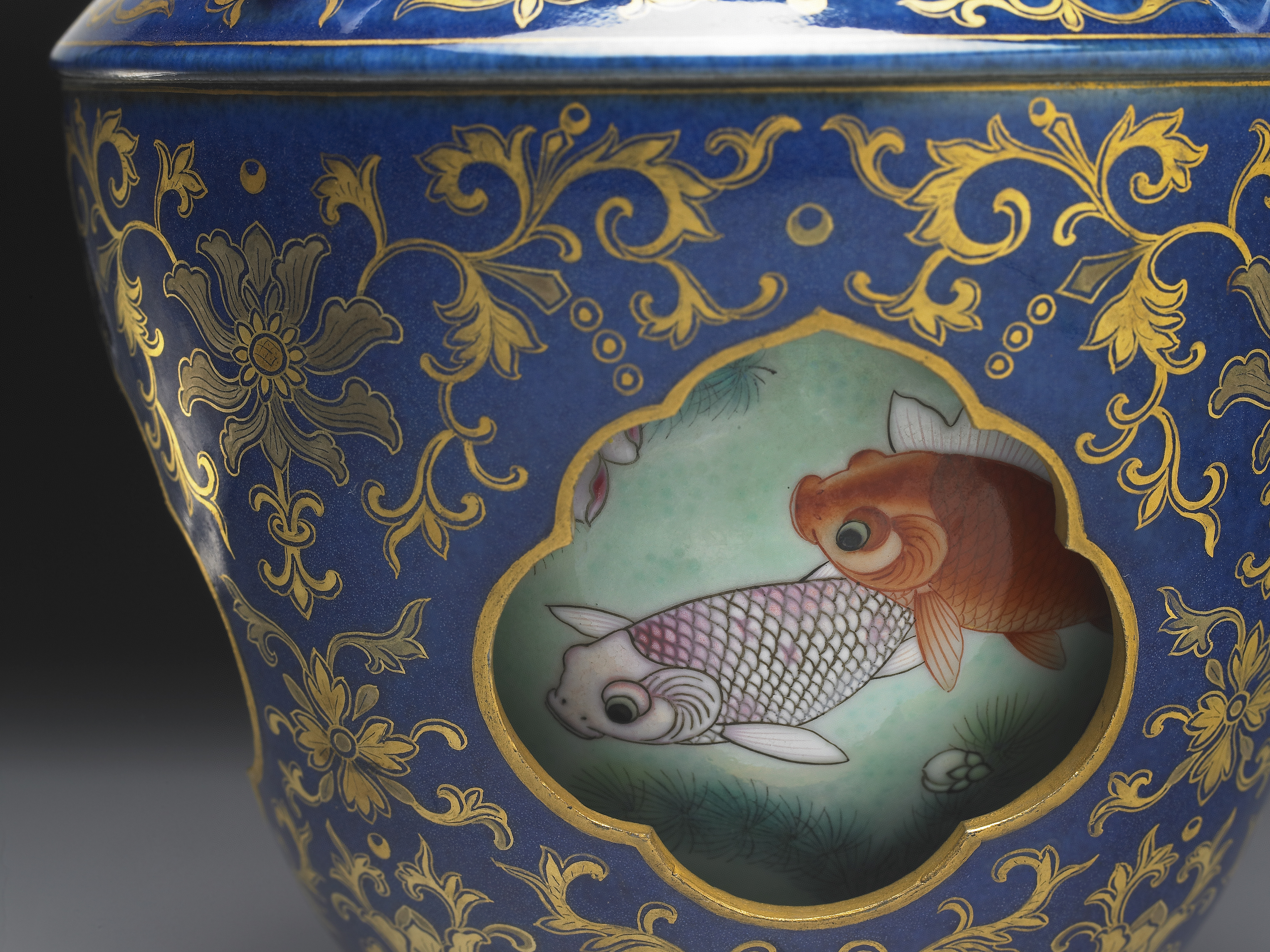 国立故宮博物院 3D文物鑑賞-3D文物-清 乾隆 霽青描金游魚転心瓶