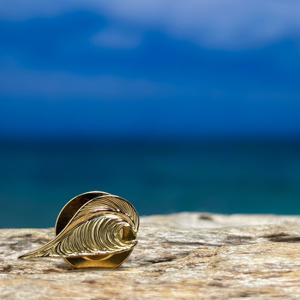 K18イエローゴールドモチーフ ラペルピン（ナル） – The one OCEAN JEWELRY