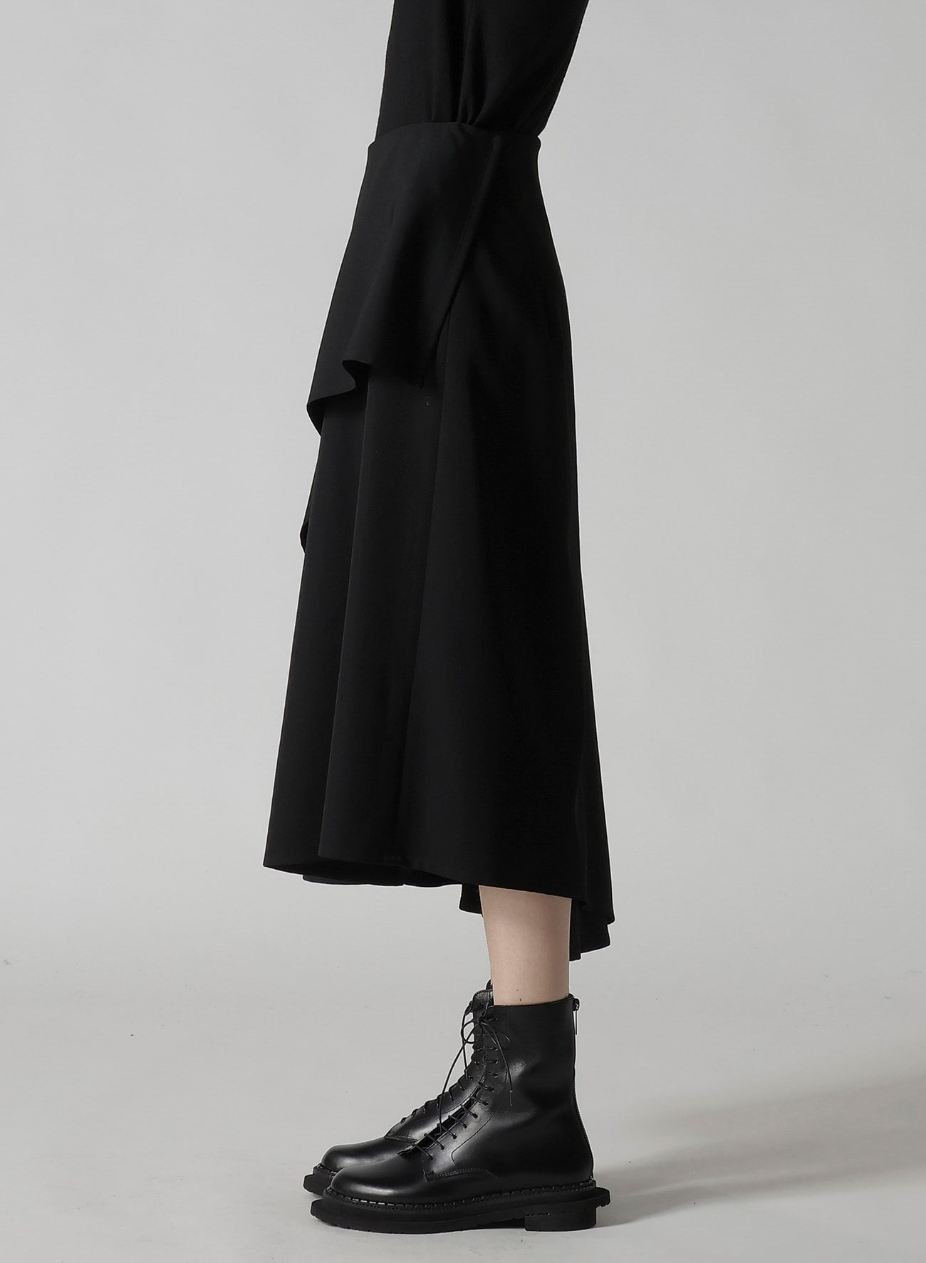 WOOL GABARDINE MIDDLE LENGTH ASYMMETRIC SKIRT(XS Black): Y's｜THE