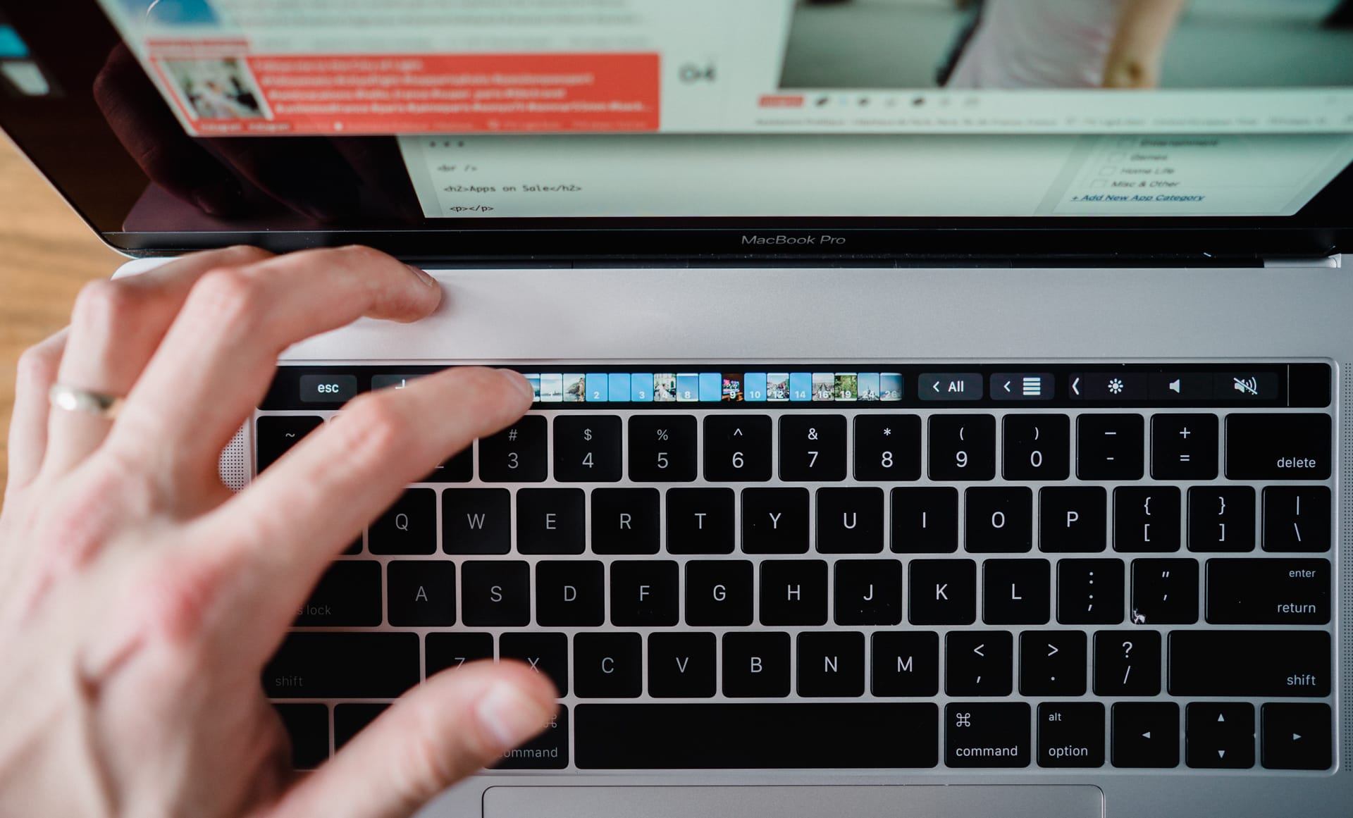 A review of the 15-inch MacBook Pro with Touch Bar – The Sweet Setup