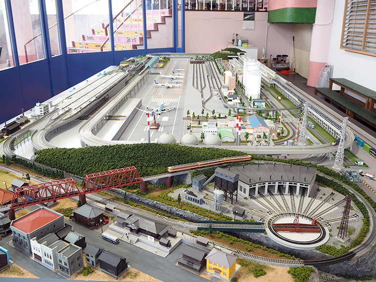 倉敷市／サンフラワー 鉄道ジオラマ館》 線幅9mm、1/150サイズの鉄道