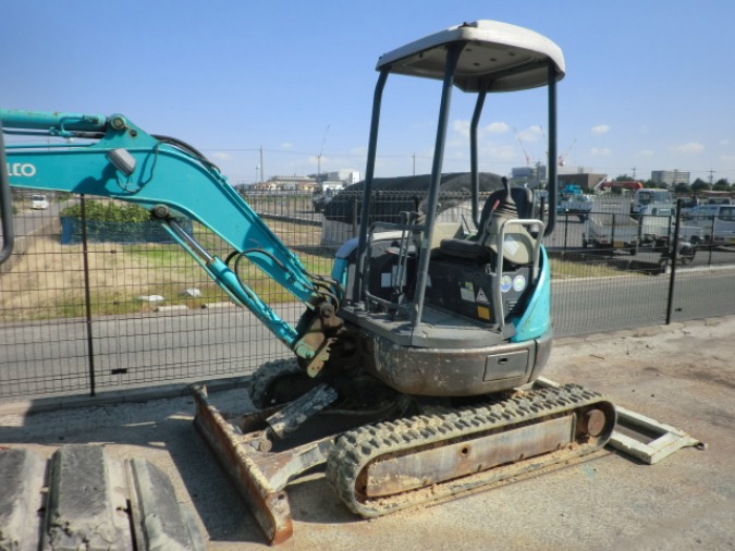 コベルコ建機 SK25SR ミニユンボ（ミニショベル）2t~3t 中古重機・建機
