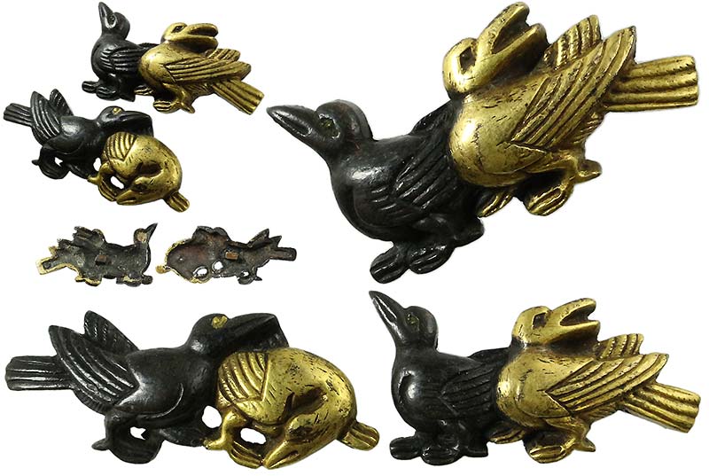 日本刀の目貫｜赤銅地二羽烏図｜日本刀専門店・東京【十拳】