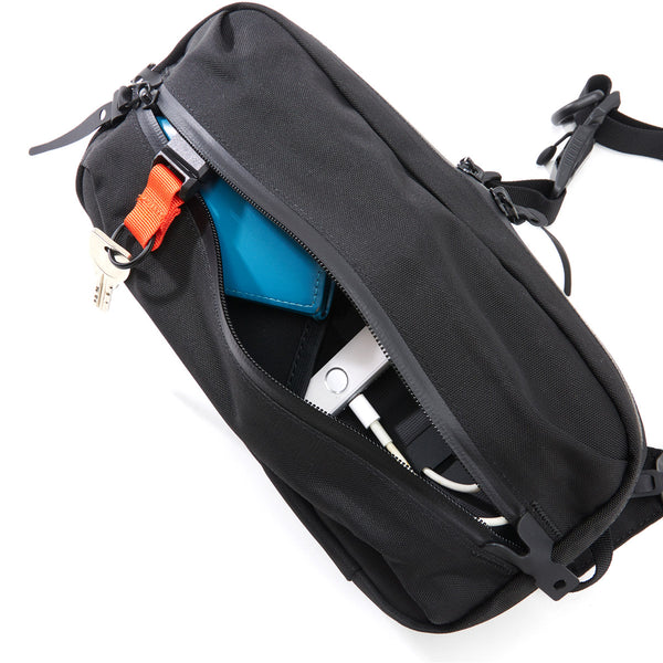 ブラックエンバー ボディバッグ TKS TECH KIT SLING BLACK EMBER