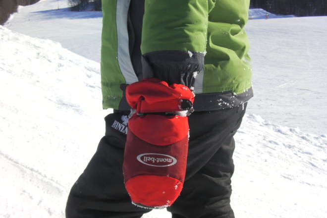 モンベル」キッズスノー手袋は子ども目線の使いやすさ - 登山初心者.com