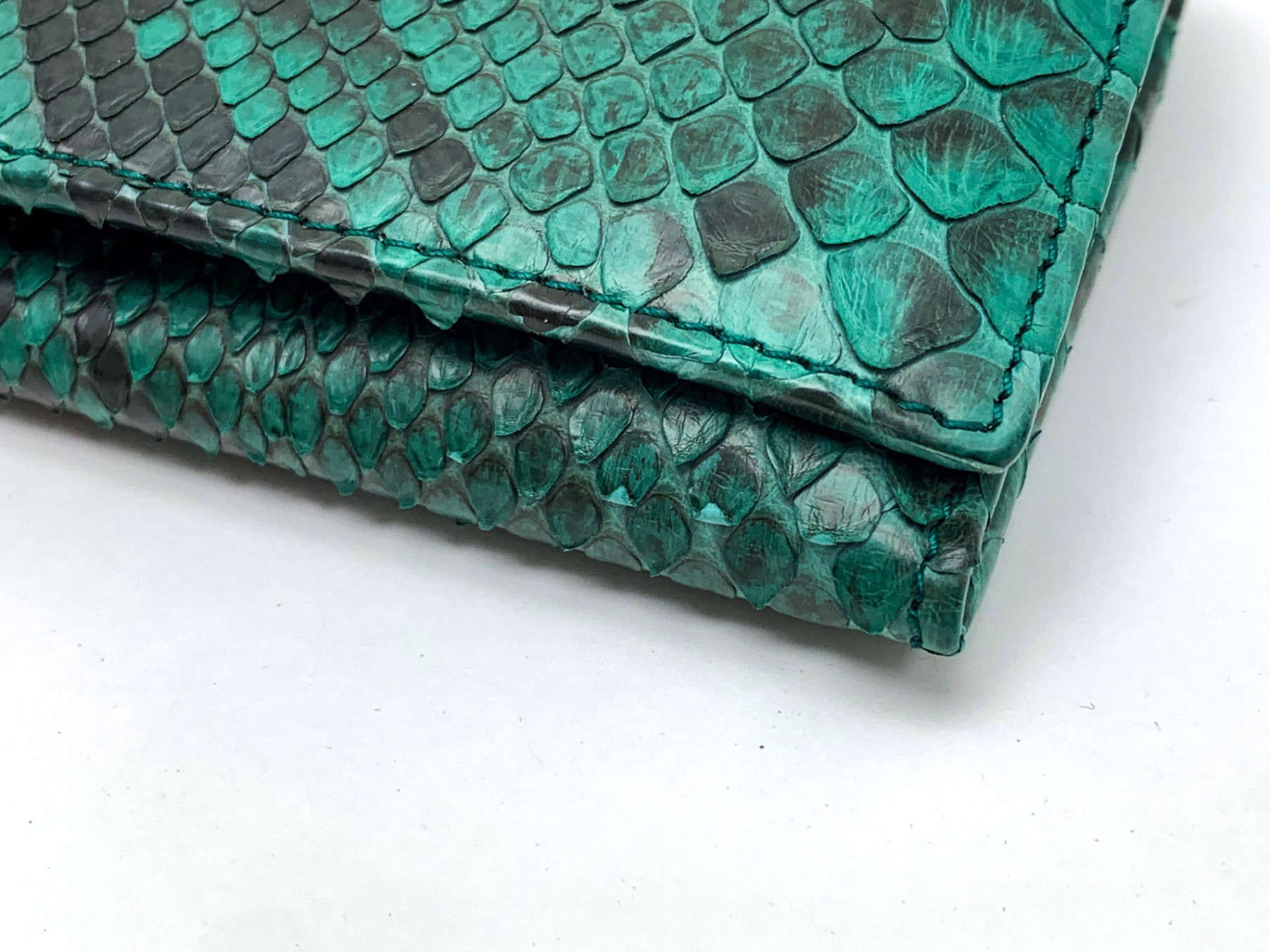 楽天市場】GUCCI グッチ グリーン系 緑 パイソンレザー 蛇革 長財布