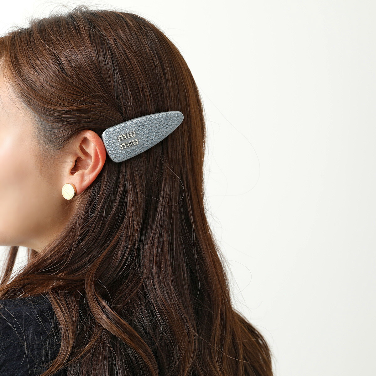 ミュウミュウ バレッタ 水色 miumiu ヘアバレッタ レザーヘアクリップ