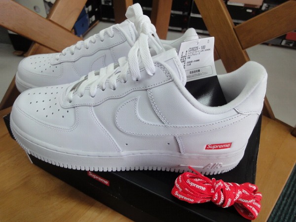 Supreme Nike Air Force 1 ホワイト 24 Supreme × Nike Air Force 1 Mid