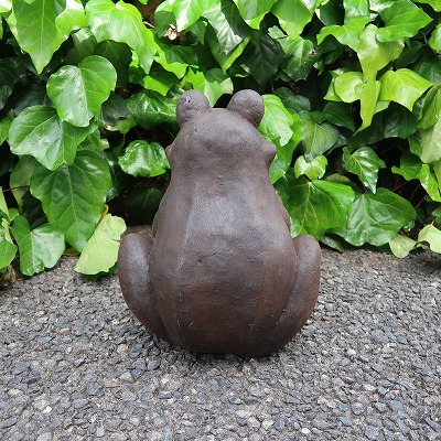 楽天市場】カエルの石像 Mサイズ 30cm コンクリート製 蛙の石像 かえる