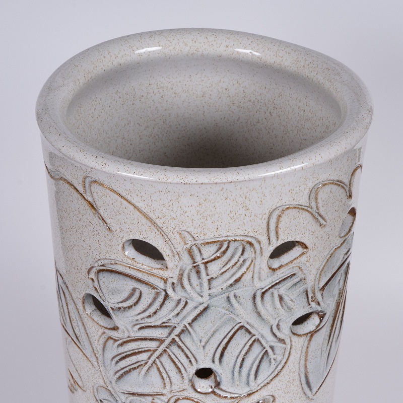 楽天市場】傘立て 陶器 信楽焼 ぶどう透し彫 (かすみ釉) 傘立 開店祝い