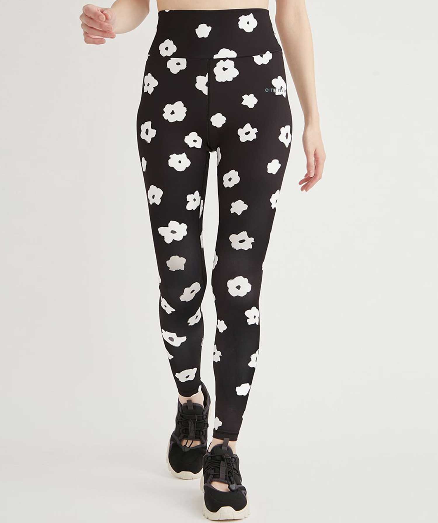 楽天市場】エミ ヨガウェア emmi WELLNESS &TRAINING キャッチー