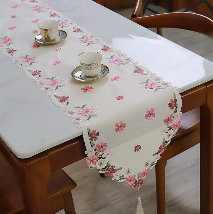 ココA654豪華刺繍‼️テーブルランナー1枚ランチョンマット2枚セット