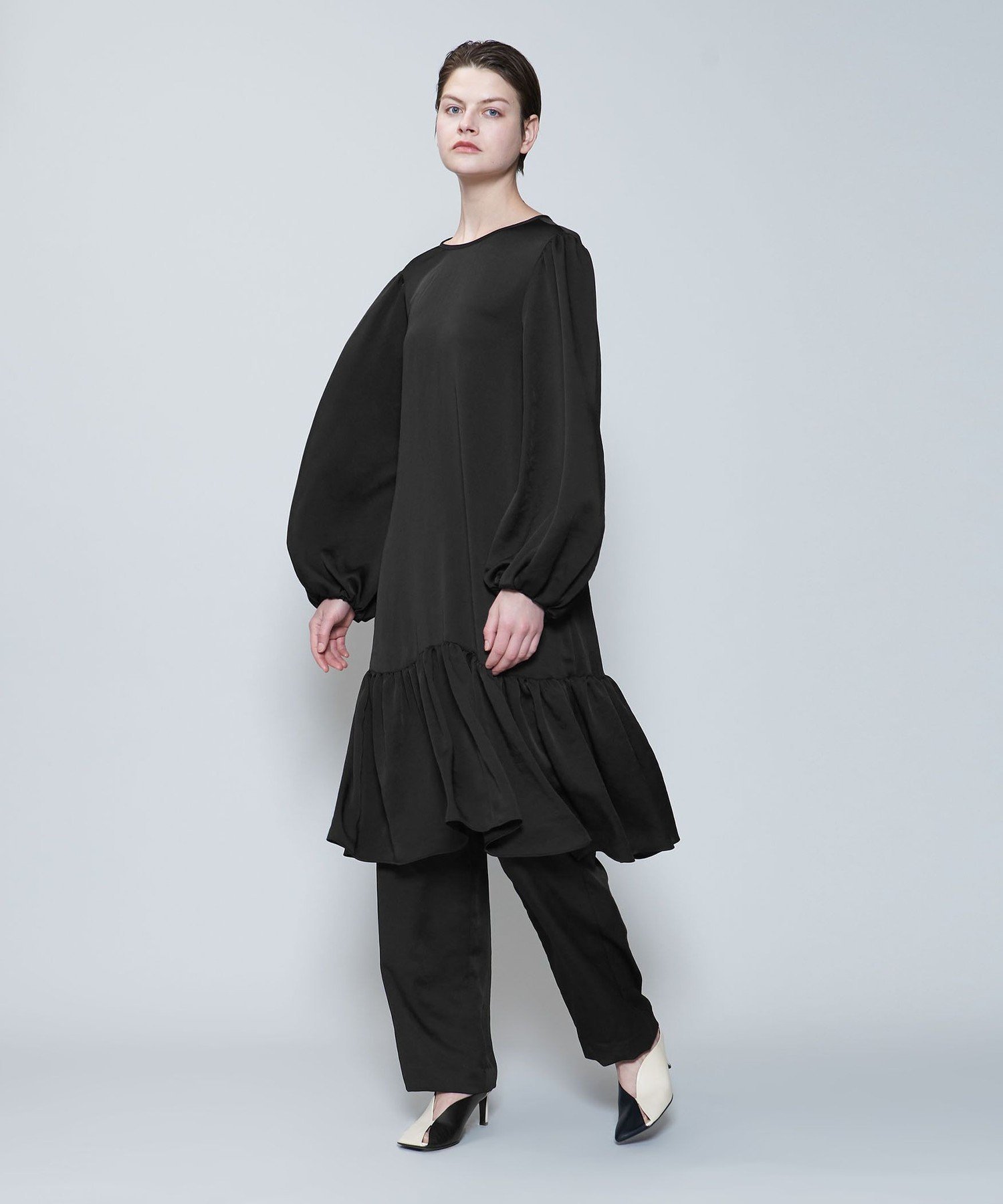 【お値下げ！】6 roku ウールサテンパンツ 6（ロク）の「＜6(ROKU)＞毛サテンパンツ（その他パンツ）」 - WEAR