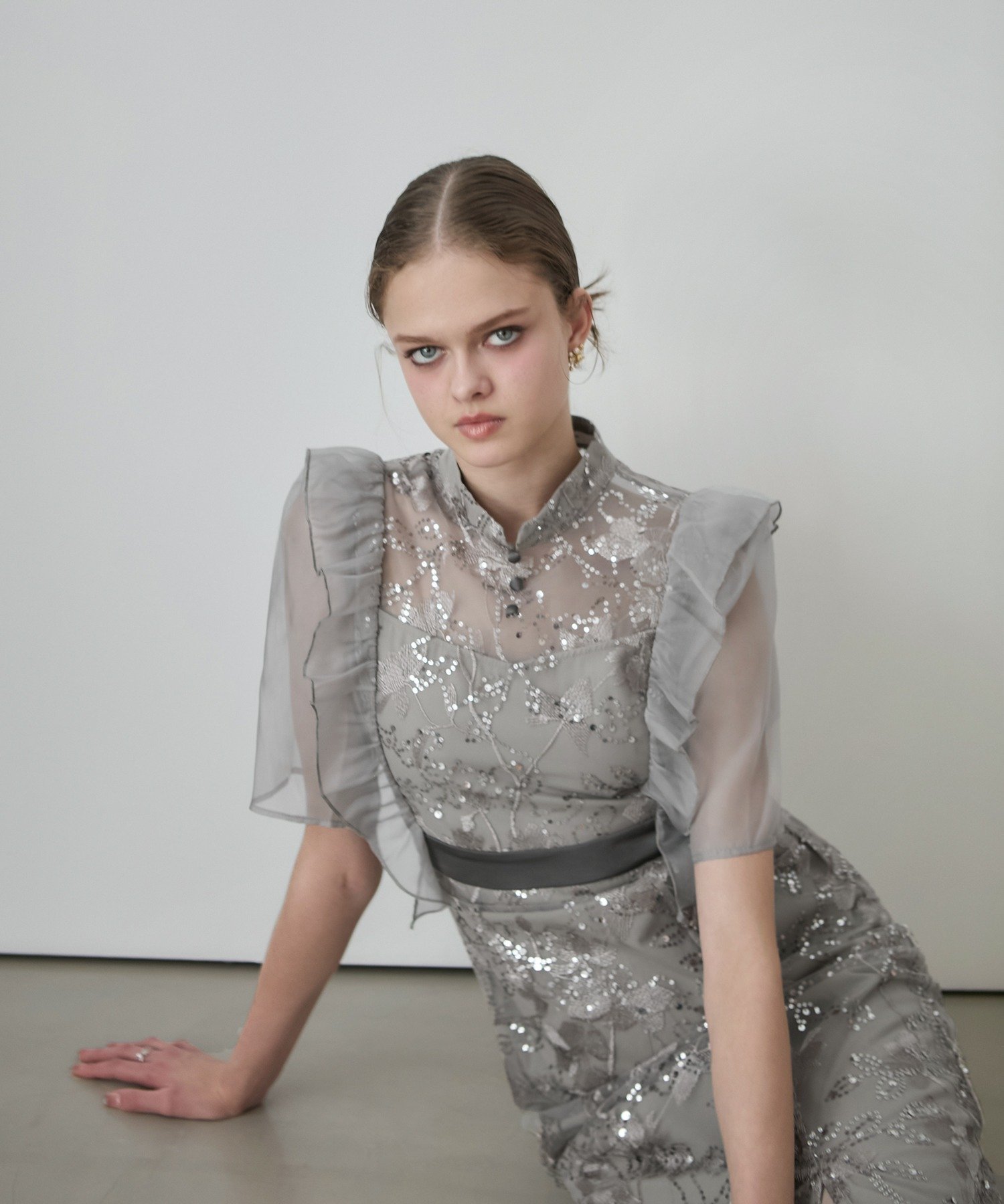 Leja｜Leja-フラワースパンコールシアーフリルIラインワンピースドレス