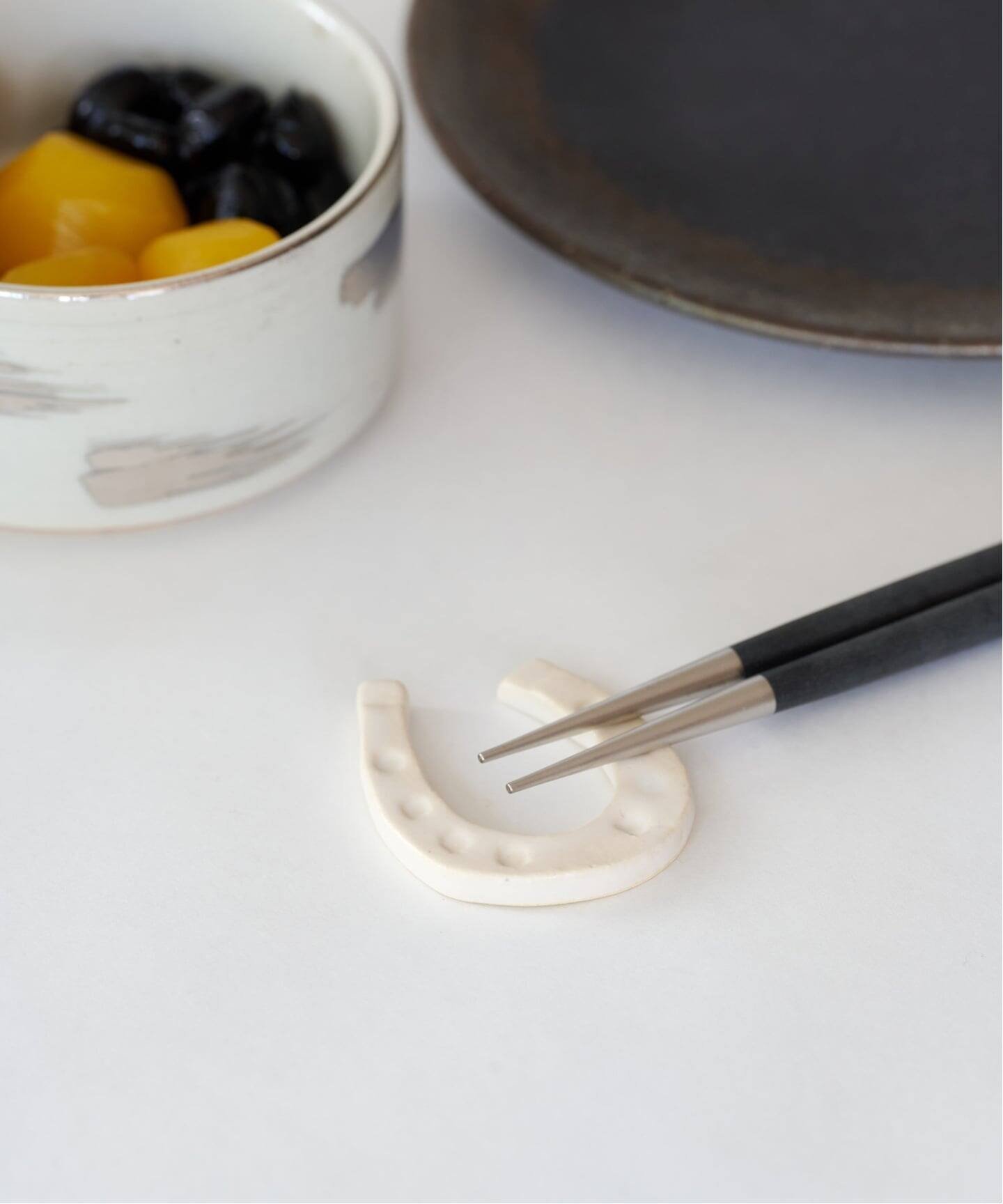 journal standard Furniture｜HORSESHOE CHOPSTICK REST 箸置き