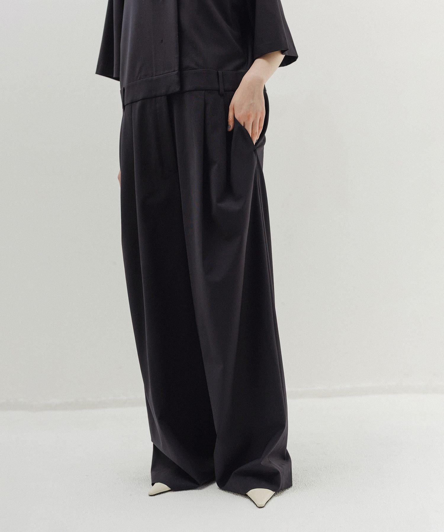 ADAM ET ROPE'｜【EMOELLE】ハーフスリーブVネックオールインワン