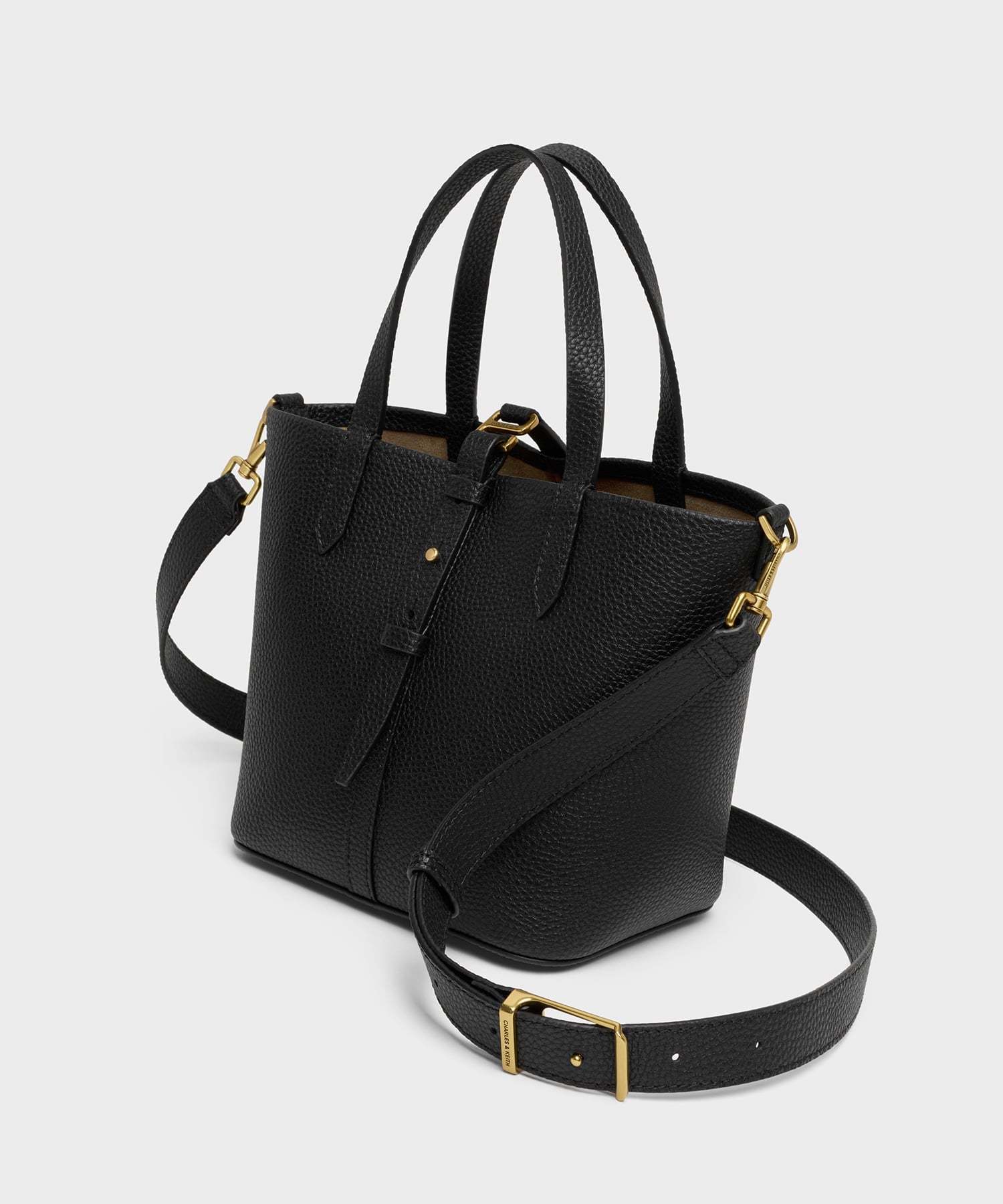 CHARLES & KEITH｜Beryl ベリル リサイクルレザーバケツバッグ