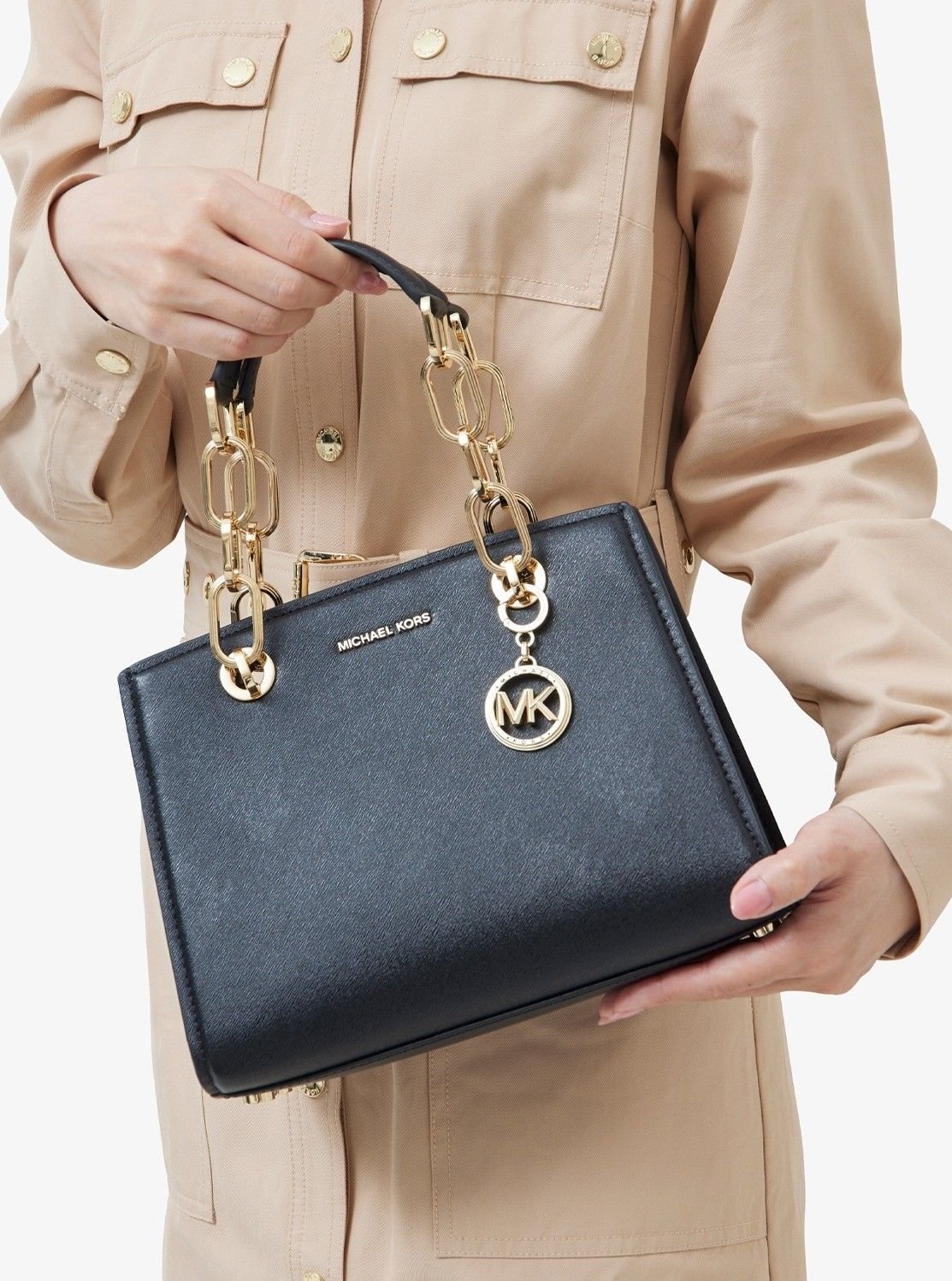 マイケルコース CYNTHIA レザー サッチェル スモール 黒 CYNTHIA