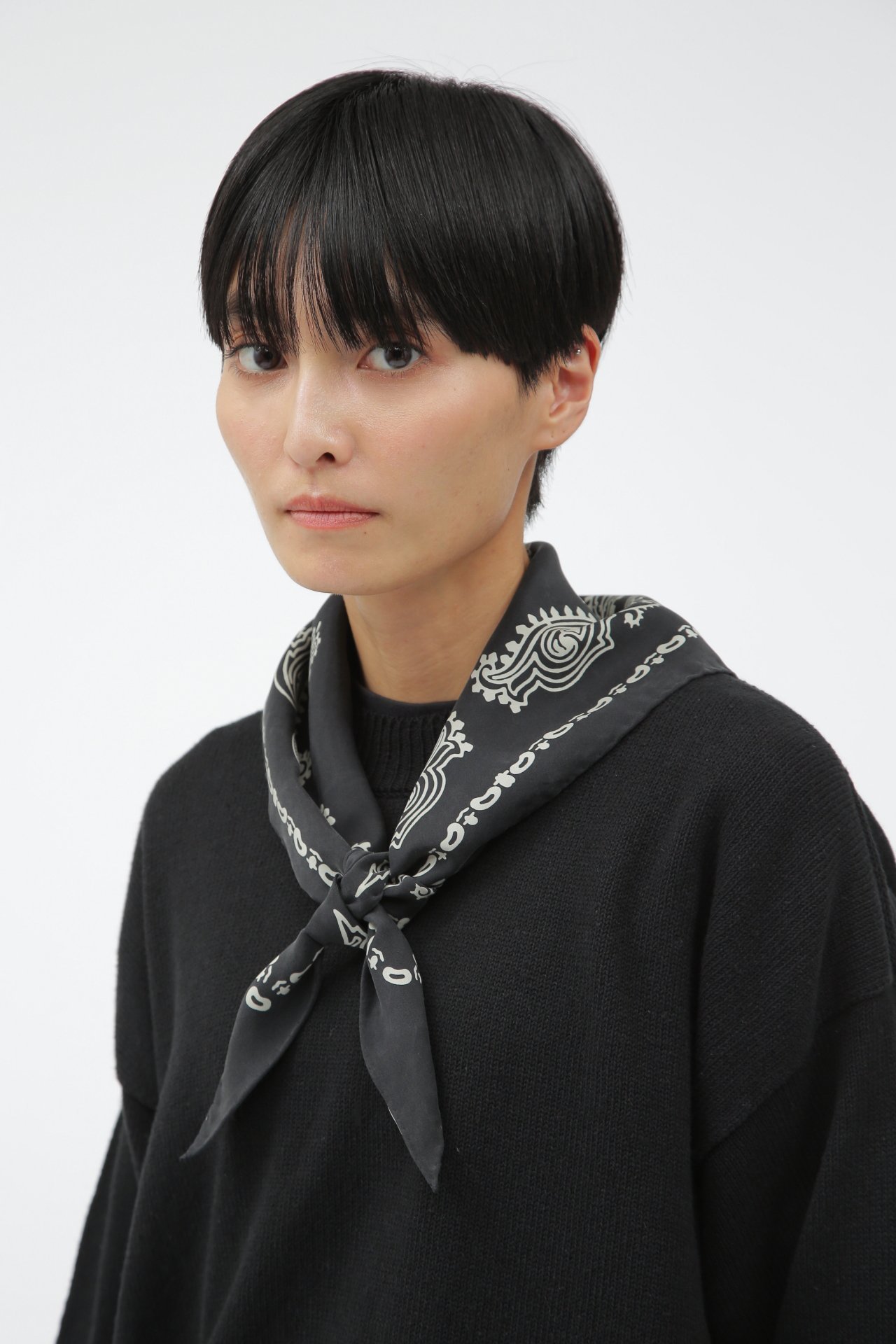 MARGARET HOWELL｜GRAPHIC BANDANA SCARF | Rakuten Fashion(楽天