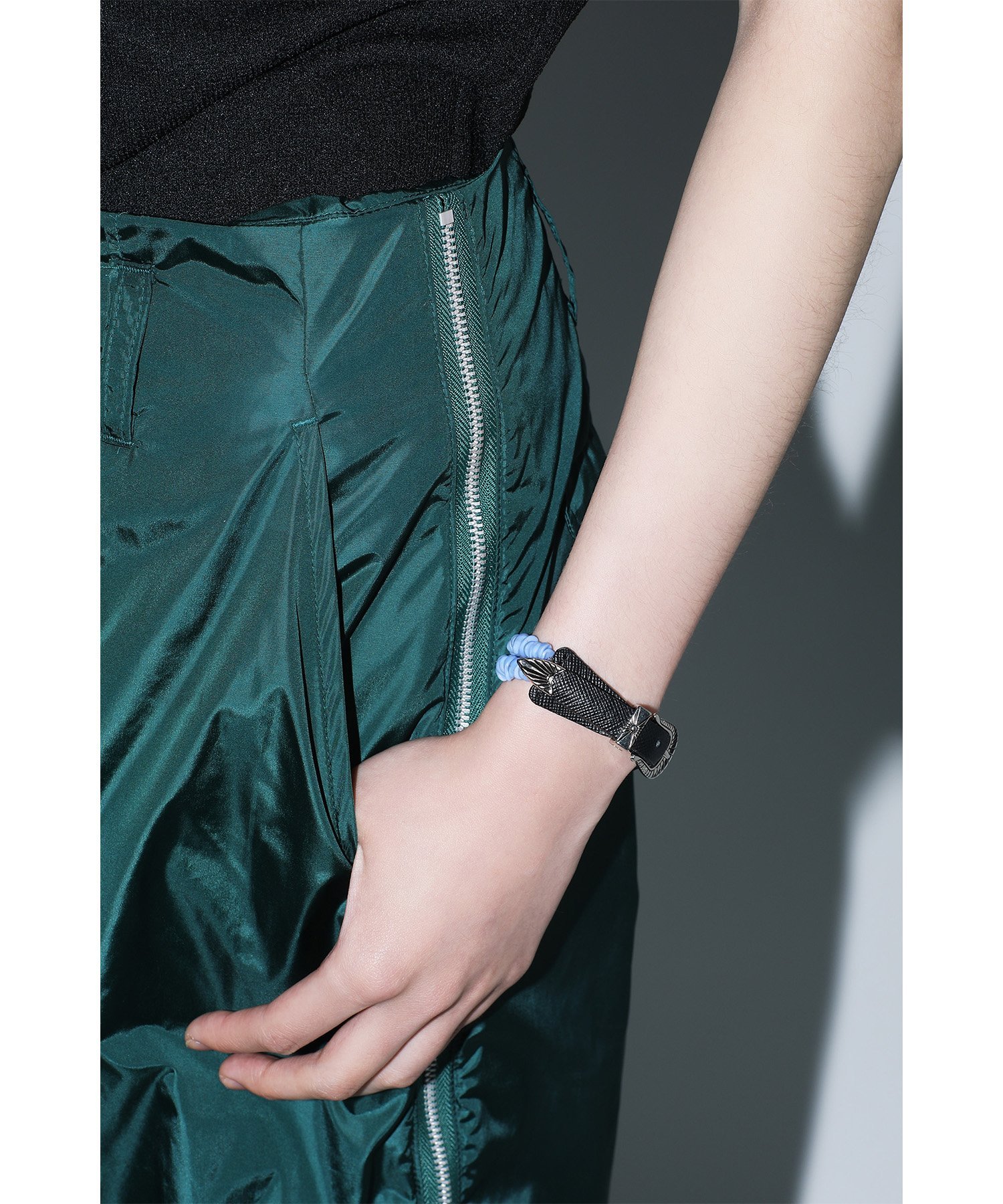 TOGAブラックレザー シルバー装飾 ブレスレット TOGAのブレスレット