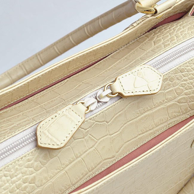 傳濱野 HAMANO 濱野 クロコ 型押しパールホワイト南京錠ハンドバッグ